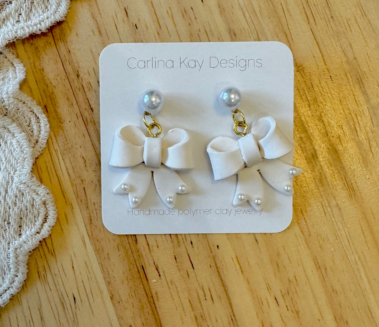 White bows with pearls