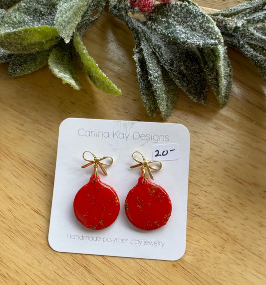 Red and gold marbles ornament earrings with gold bow post