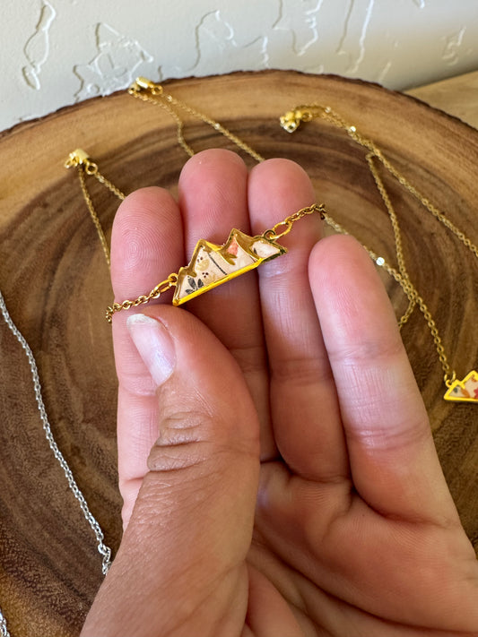 Gold vintage floral mountain necklace